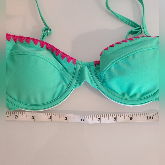 Cupshe Green Two Piece Bikini with Red Trim - Picture 5 of 13